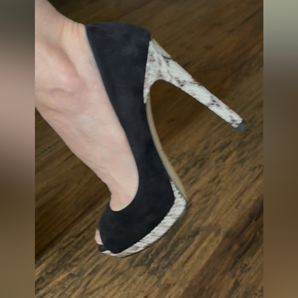 Joan & David Unique Black Suede Snake Skin Gorgeous Open-Toe pumps!